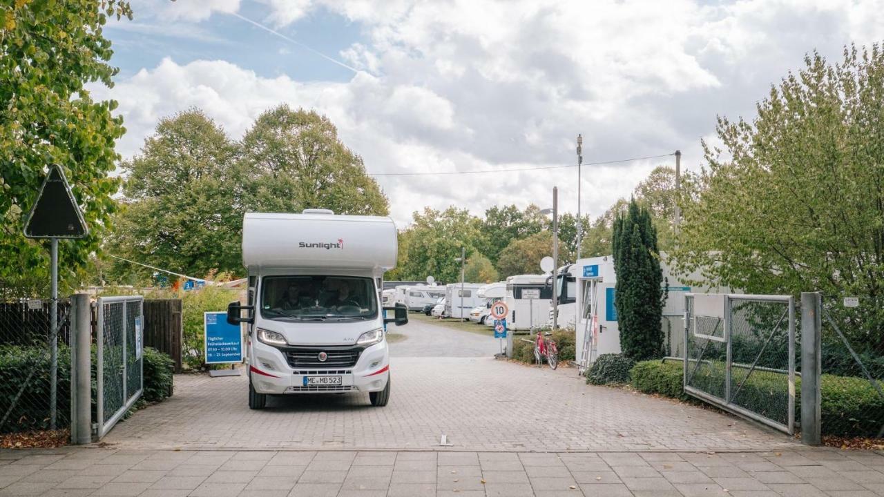 Hannover Messe Camp Buitenkant foto